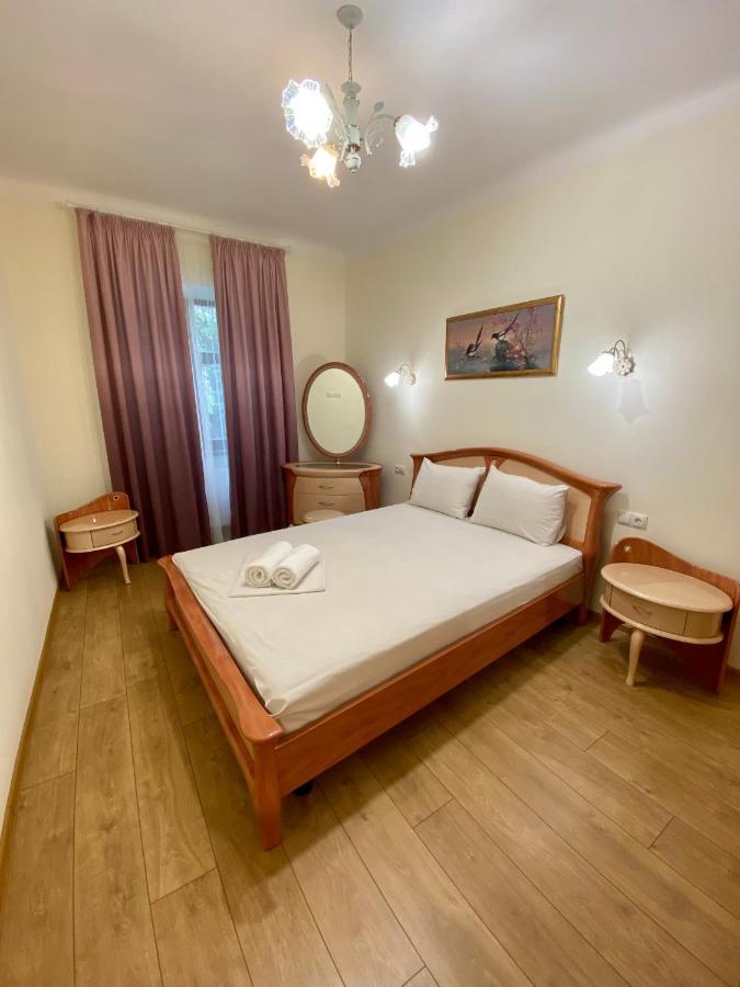 Yaroslav Osmomysl Square Apartments Lemberg Exterior foto